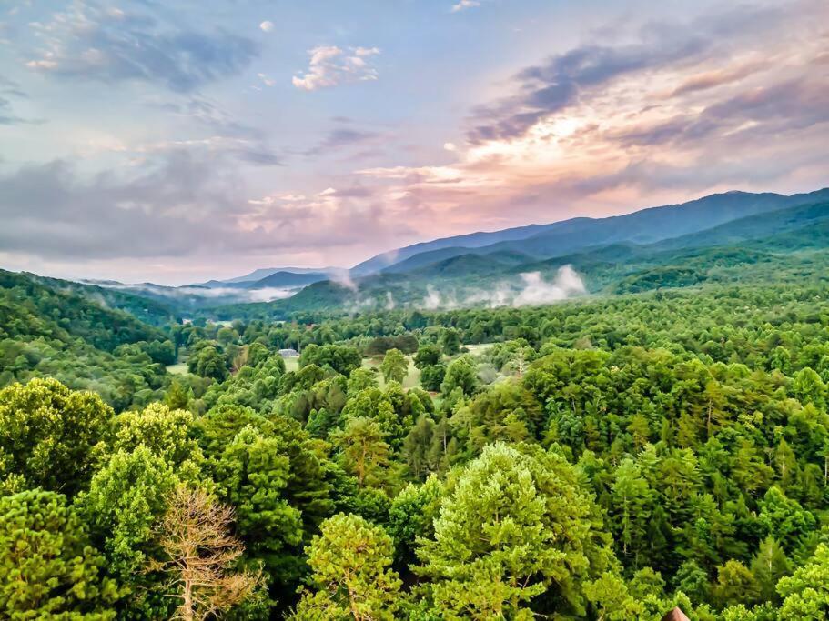 Beautiful Chalet With Fireplace And Large Game Room Gatlinburg Exterior foto