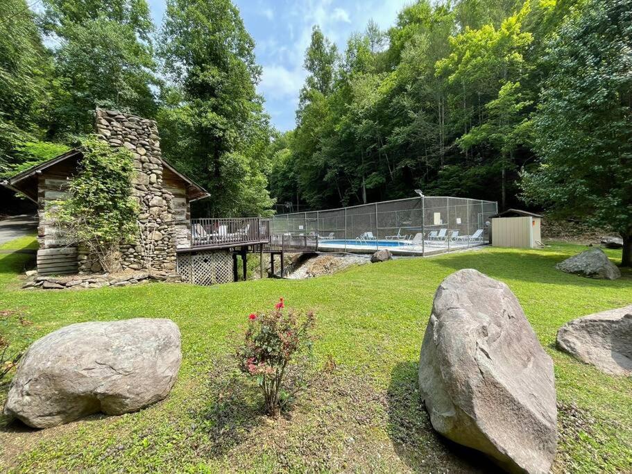 Beautiful Chalet With Fireplace And Large Game Room Gatlinburg Exterior foto